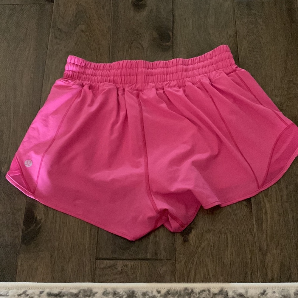 Lululemon HR Hotty Hot 2.5 - Sonic Pink - Size 6